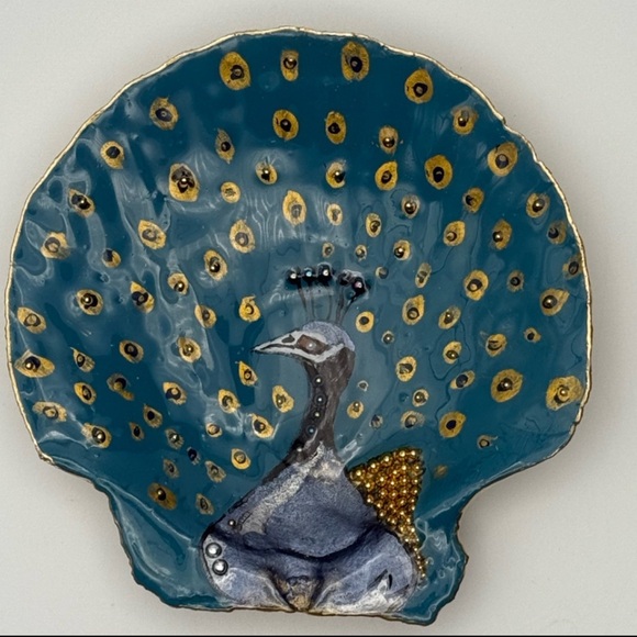 Majestic Peacock Design Decorative Shell - Picture 7 of 7